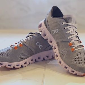 On Cloud X Grey Alloy/Lily Women's size 7 US/ 37 EU Worn ONCE!